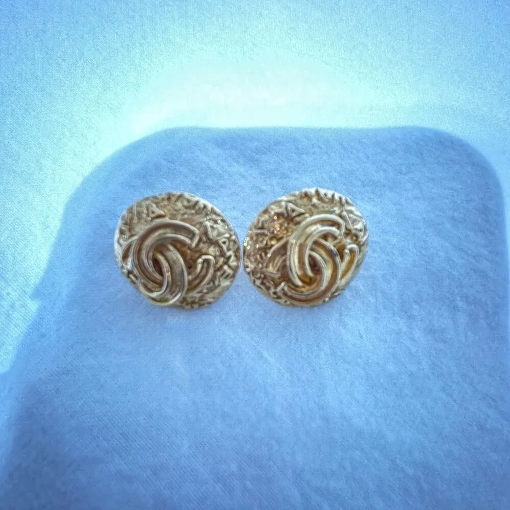 Chanel Earrings - Picture 3 of 4